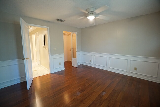 Building Photo - Charming 2-Bedroom, 1-Bath Condo in South ...