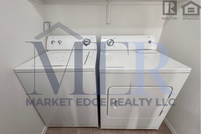 Building Photo - 2Bed/2Bath Furnished Condo at Chandler Blvd/40th St! Ready for Immediate Move-In!