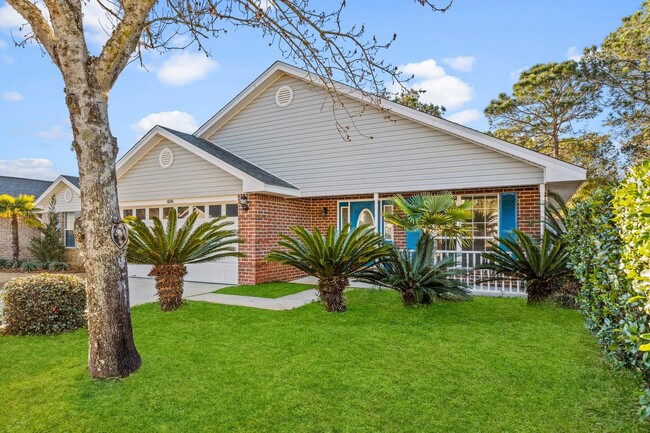 Primary Photo - Charming home in IDEAL location!!!