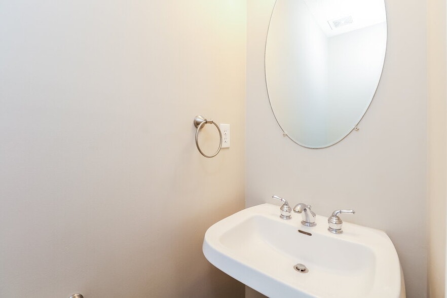 Building Photo - 5527 Whispering Wind Ln