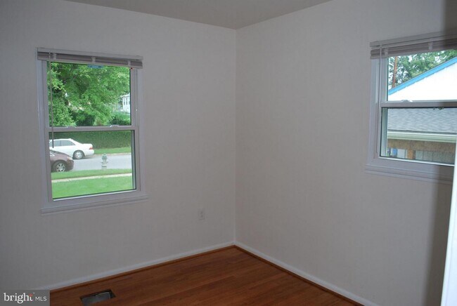 Building Photo - 5614 Duchaine Dr