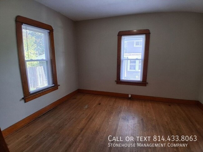 Building Photo - 1302 W 25th St