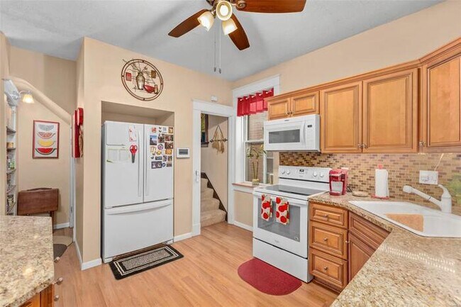 Building Photo - Fantastic 3bd/1.5ba home! Coming soon!