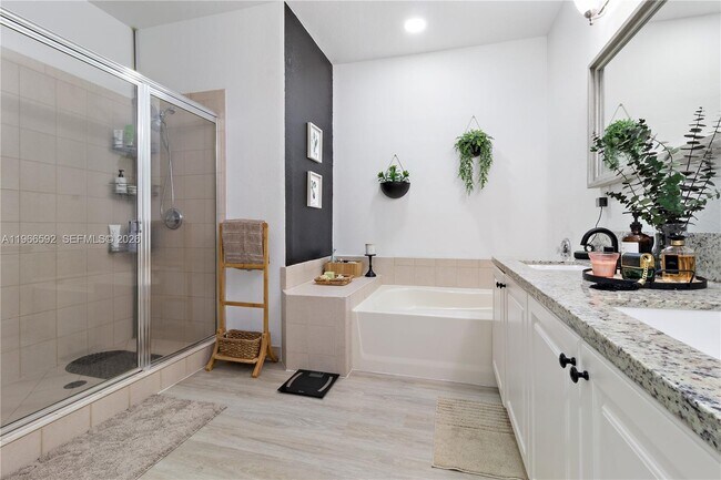 Building Photo - 5343 SW 40th Ave