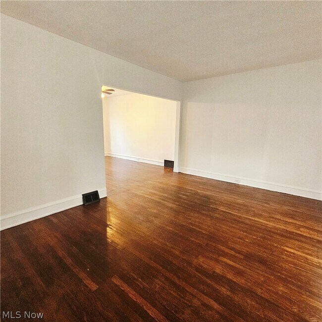 Building Photo - 3110 W 111th St