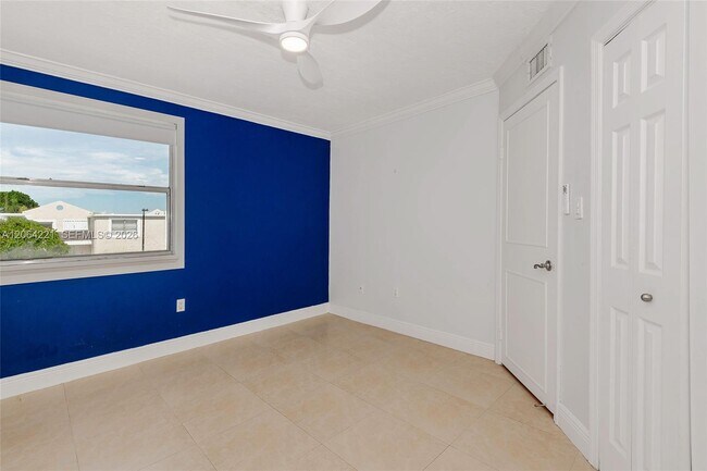 Building Photo - 4520 SW 68th Ct Cir