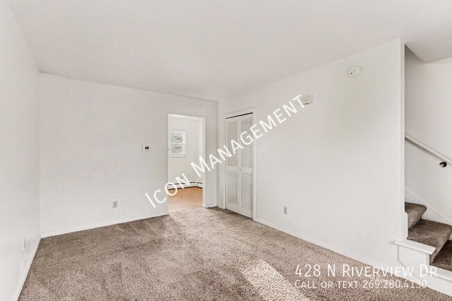 Building Photo - 428 N Riverview Dr