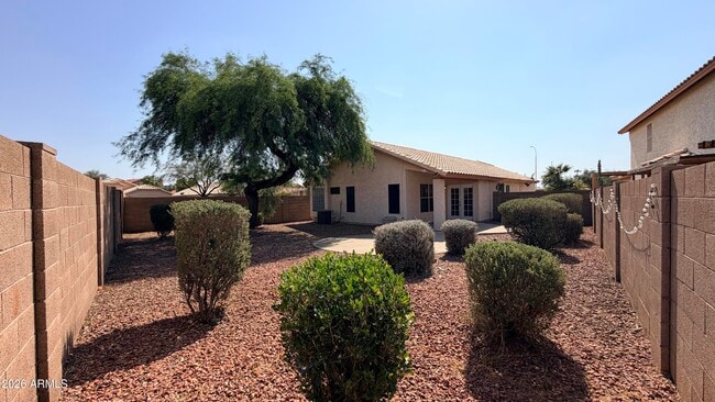 Building Photo - 1381 S Yucca Pl