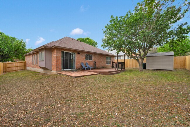 Building Photo - Charming 3 Bed 2.5 Bath Home with Solar Panels!