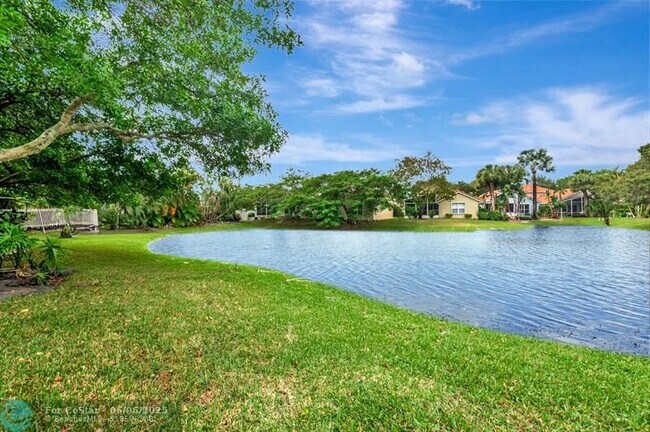Building Photo - 11081 Springbrook Cir