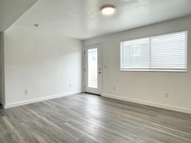 Building Photo - 3037 S Red Pine Dr