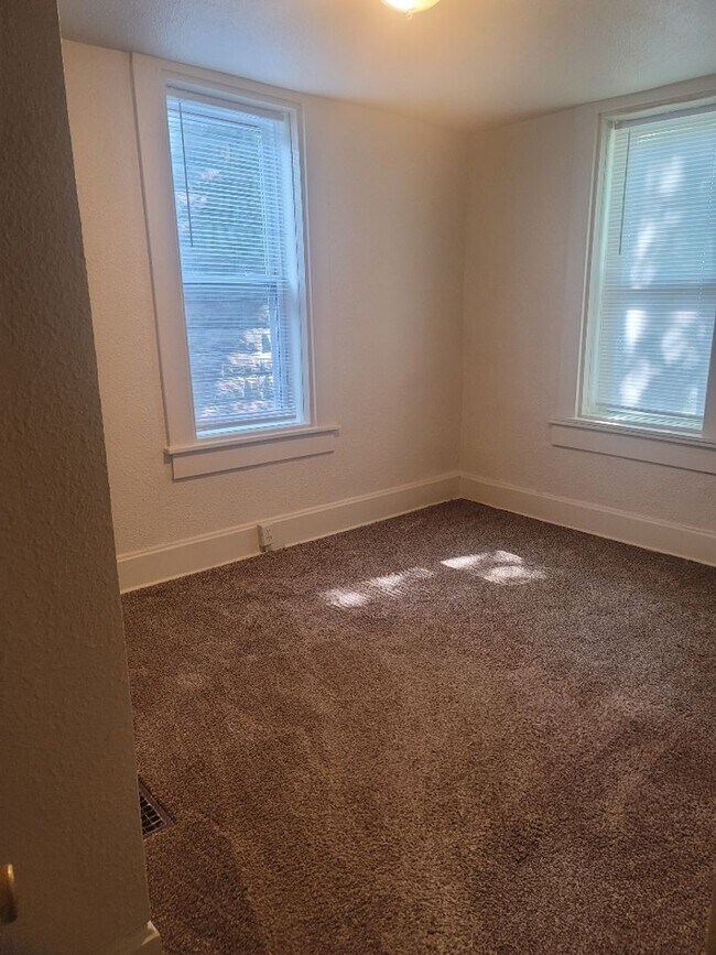 Building Photo - 1823-1825 Duplexes