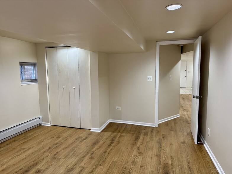 Building Photo - 5800 N Melvina Ave