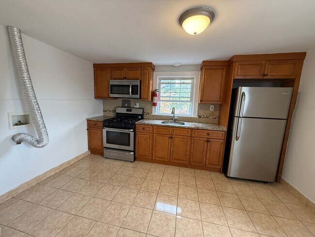 Building Photo - 629 3rd St