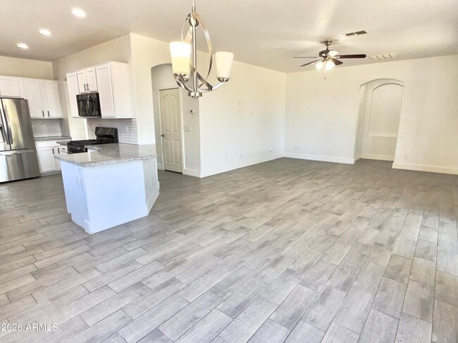 Building Photo - 7116 W Sophie Ln