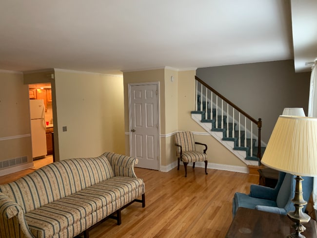 Building Photo - 147 E 3rd St