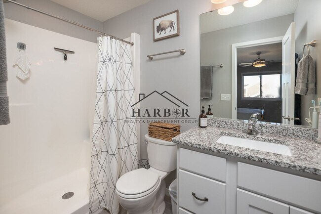 Building Photo - Contemporary 3 Bedroom Towhome in NW Roche...