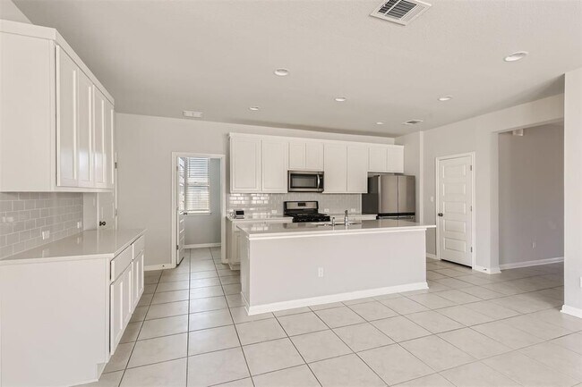 Building Photo - 2521 Pecan Island Dr