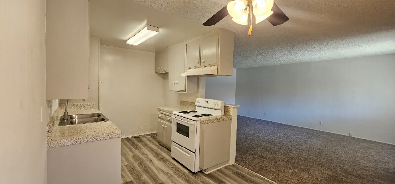 Building Photo - 10635 Colima Rd