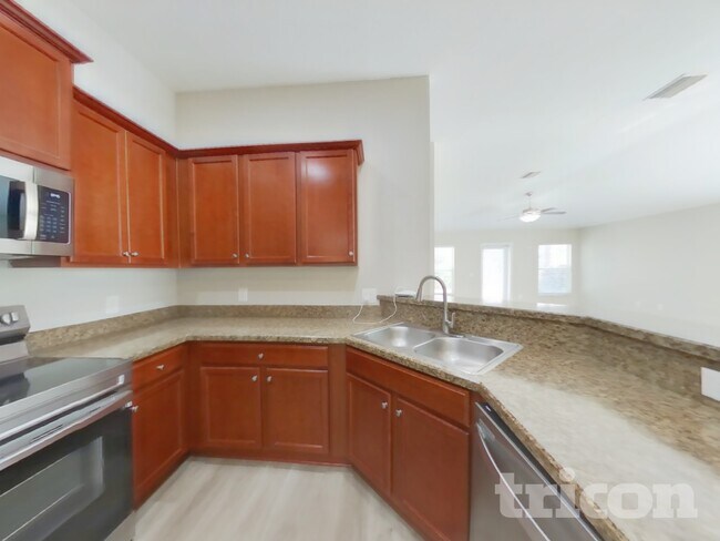 Building Photo - 6681 Freeport Dr