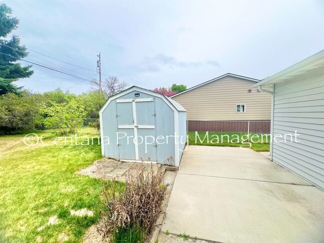 Building Photo - RARE FIND- Available 4 bedroom 1 1/2 bathr...