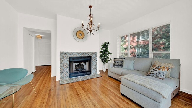 Building Photo - 5142 S King Dr