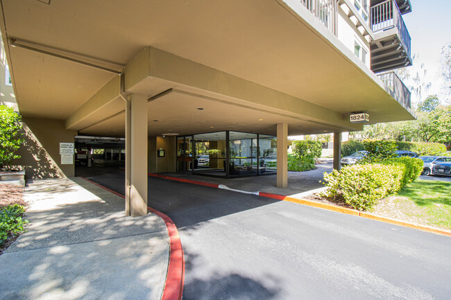 Building Photo - 1510 Oak Creek Dr