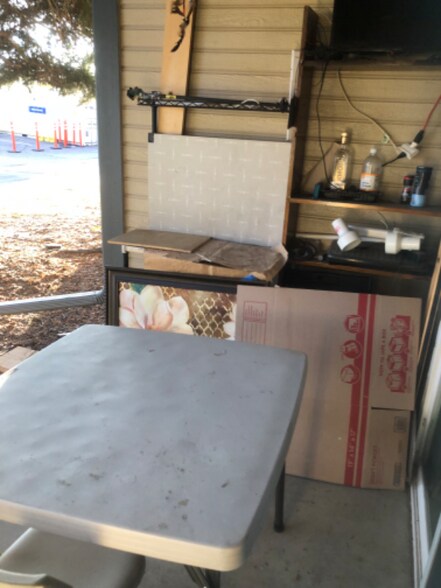 Building Photo - 457 S Memphis Way