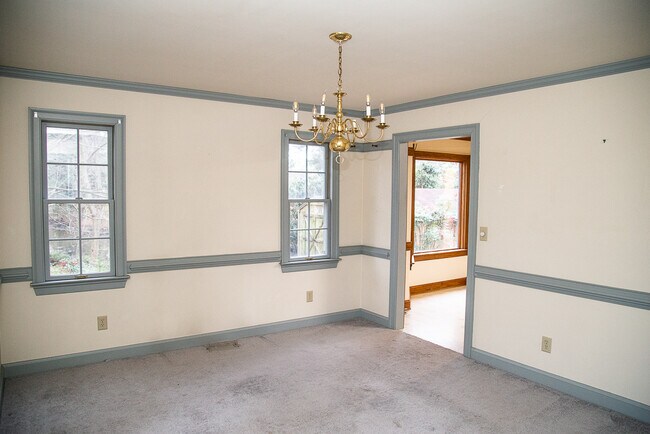 Building Photo - 1033 Hobbs Rd