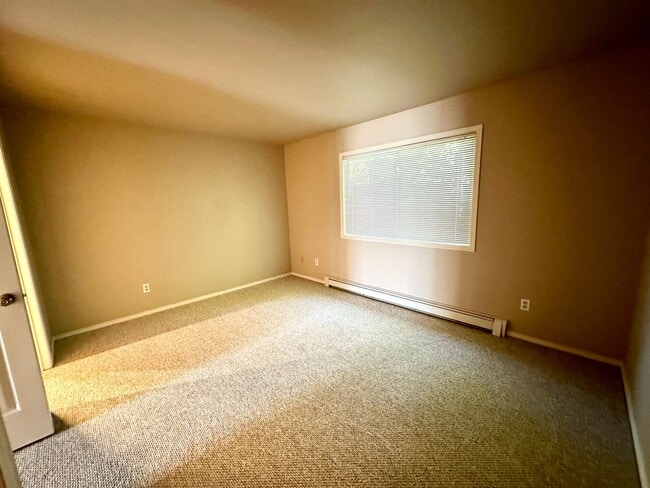 Building Photo - Introducing the Perfect Townhouse Steps Away from Central WA University!