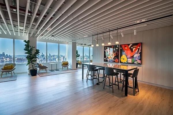 Building Photo - 315 W 33rd St