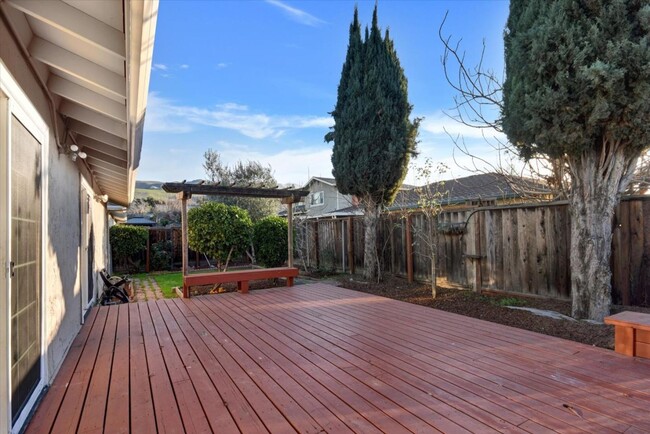 Building Photo - Fully Remodeled 4Bed/2 Bath