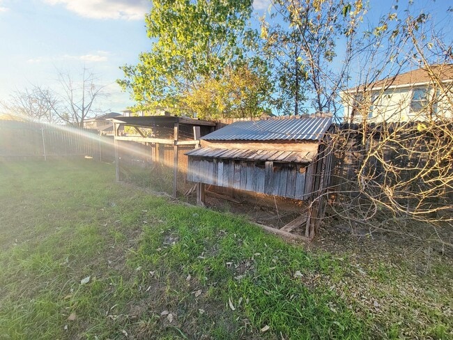 Building Photo - 1007 Ranchero Rd