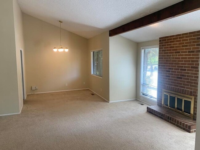 Building Photo - Single Level Near Southridge!!