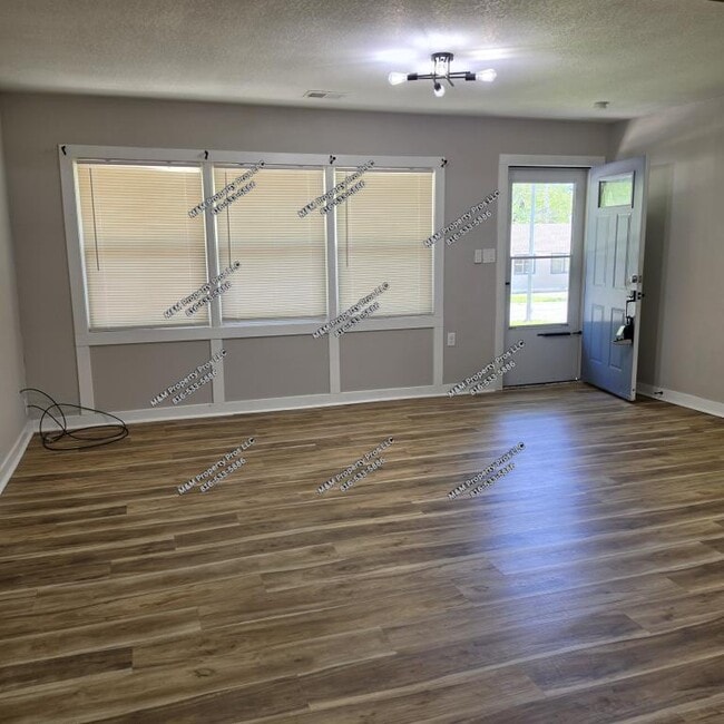 Building Photo - 7610 E 113th St