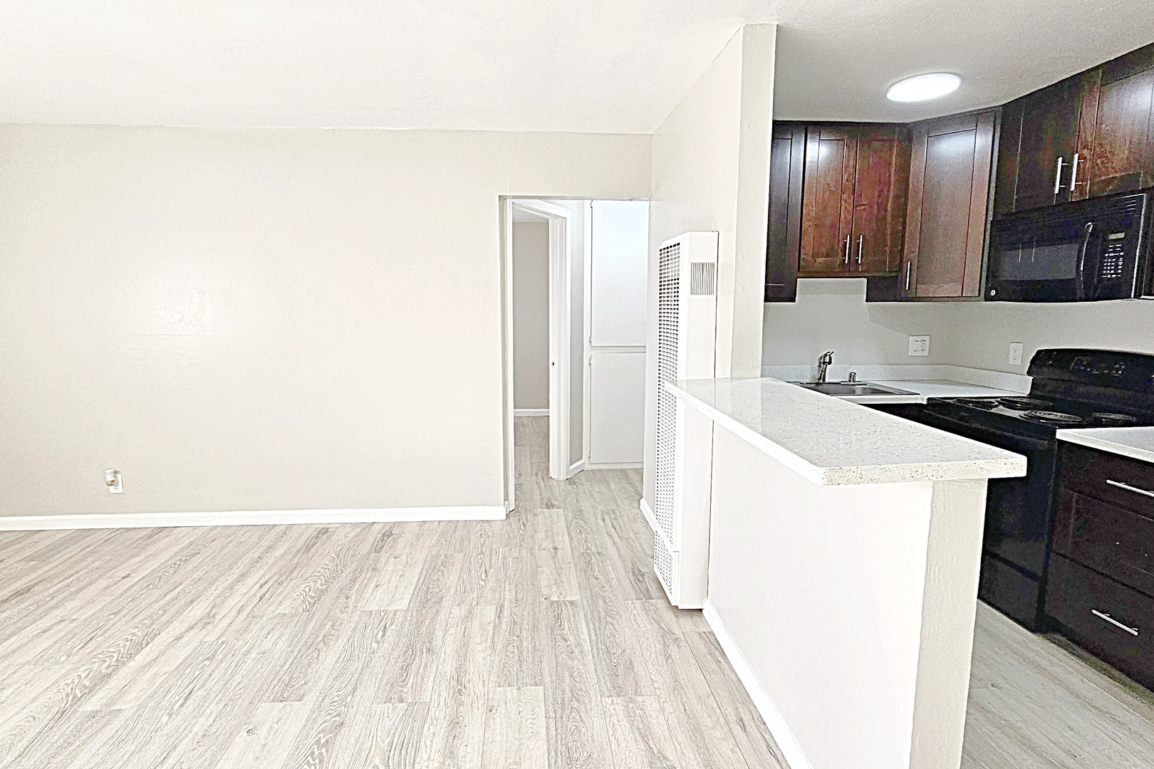 Building Photo - 569 Smalley Ave