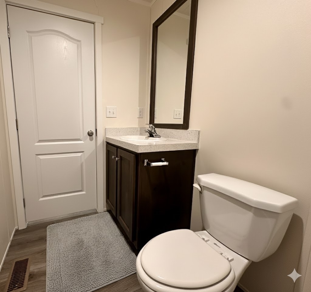 Building Photo - 8 Bing St N