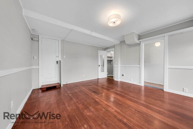 Building Photo - 824 Garfield St