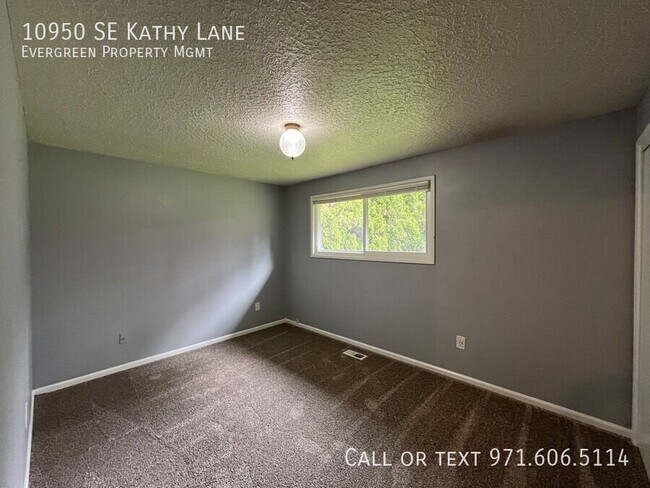 Building Photo - 10950 SE Kathy Ln