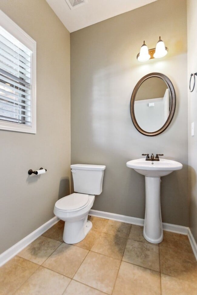Building Photo - 1275 Golden Eagle Way