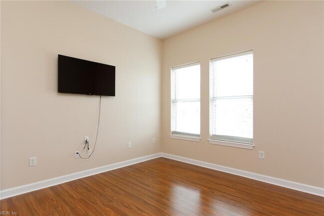 Building Photo - 670 Town Center Dr