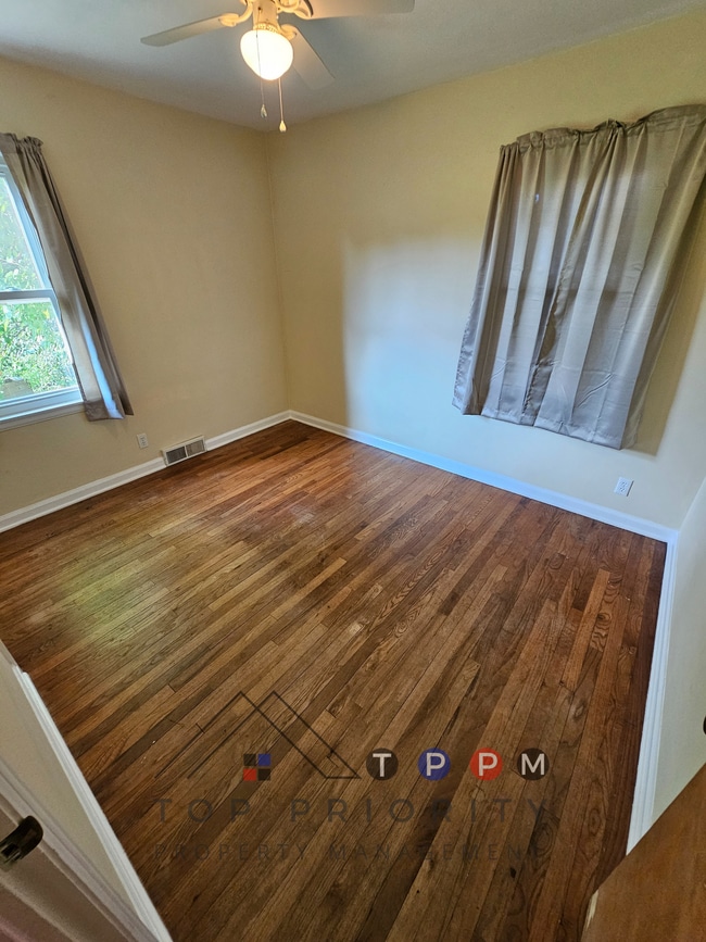 Building Photo - 1212 35th St NE