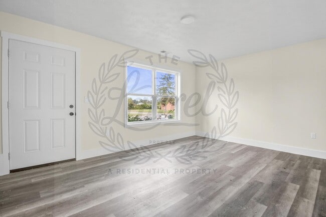 Building Photo - 453 S Laurel Rd