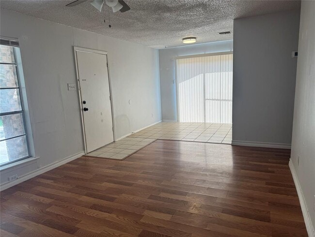 Building Photo - 10622 Golden Quail Dr