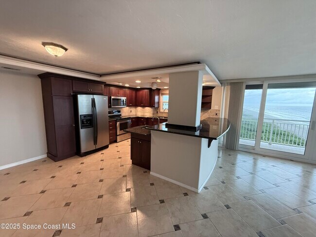 Building Photo - 877 N Hwy A1A