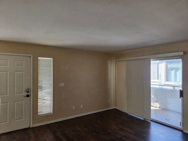 Building Photo - Welcome Home To Canyon Willow
