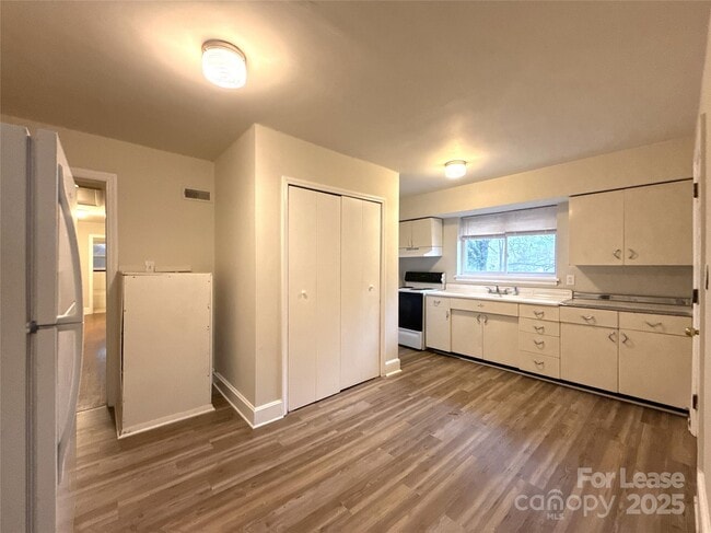 Building Photo - 1522 Browns Ave