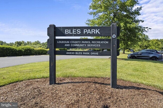 Building Photo - 43805 Middleway Ter