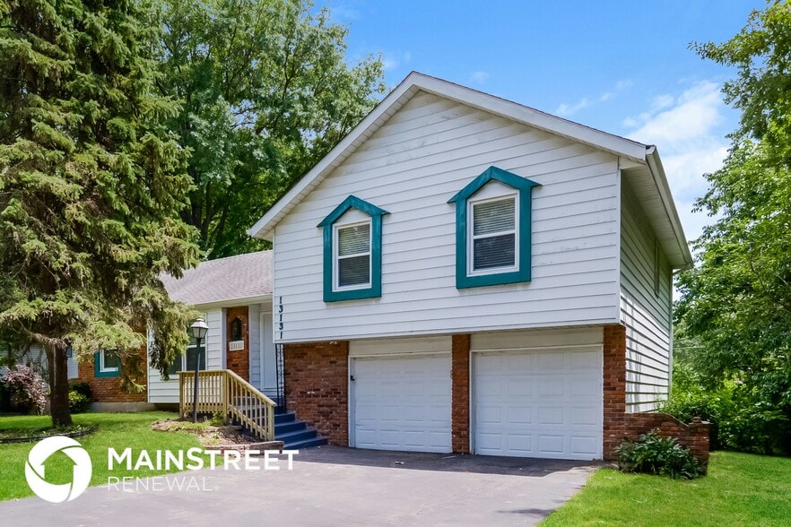 Building Photo - 13131 W 100th St