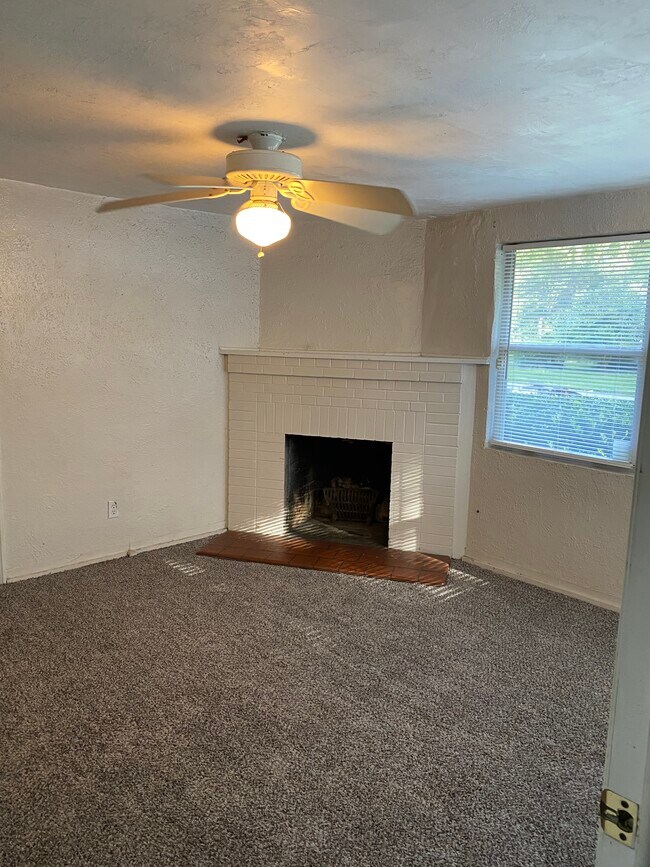 Building Photo - Cactus/Block - 2602